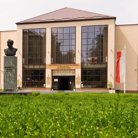 Pokoje Goscinne W Centrum Kultury Wsi Polskiej Wierzchoslawice Bagian luar foto