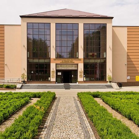 Pokoje Goscinne W Centrum Kultury Wsi Polskiej Wierzchoslawice Bagian luar foto