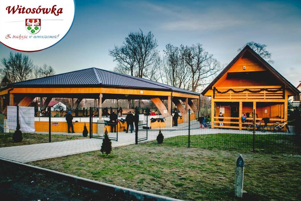 Pokoje Goscinne W Centrum Kultury Wsi Polskiej Wierzchoslawice Bagian luar foto