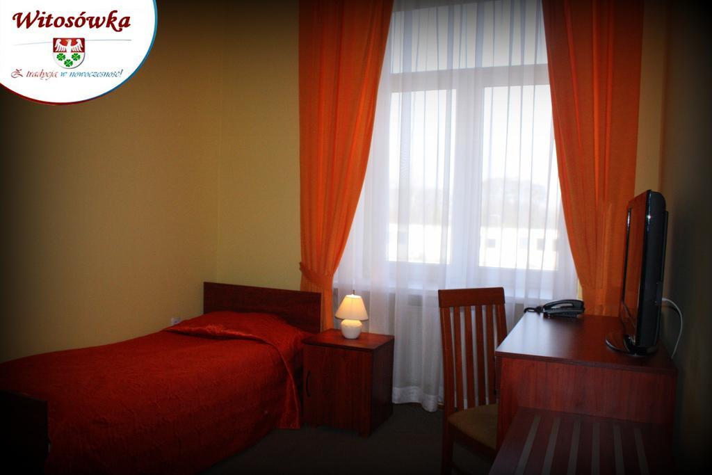Pokoje Goscinne W Centrum Kultury Wsi Polskiej Wierzchoslawice Ruang foto