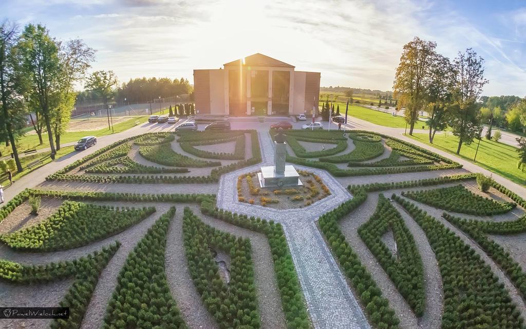 Pokoje Goscinne W Centrum Kultury Wsi Polskiej Wierzchoslawice Bagian luar foto